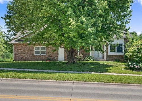 923 12th Ave, Coralville, IA, 52241-1734 | Card Image