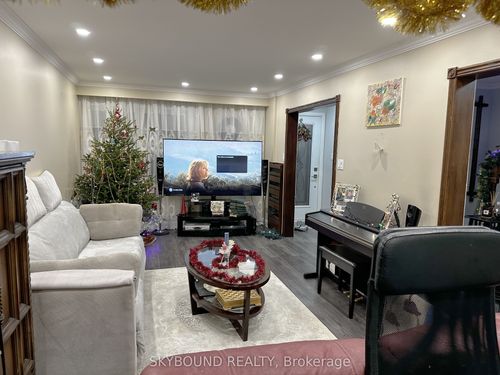 5-49 Red Robin Way, North York, ON, M2R3K6 | Card Image