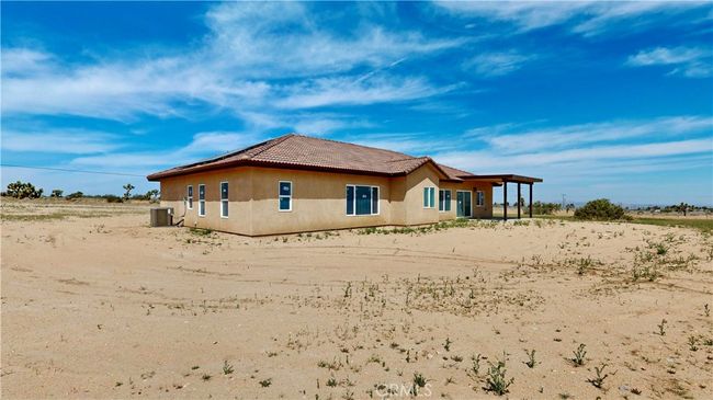 10625 Caughlin Rd, House other with 4 bedrooms, 3 bathrooms and 3 parking in Phelan CA | Image 8