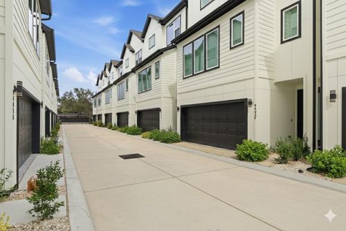 e-9405 Hammerly Boulevard, Houston, TX, 77080 | Card Image