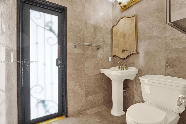 16732 Nw 89 Th Pl, House other with 4 bedrooms, 3 bathrooms and null parking in Miami Lakes FL | Image 32
