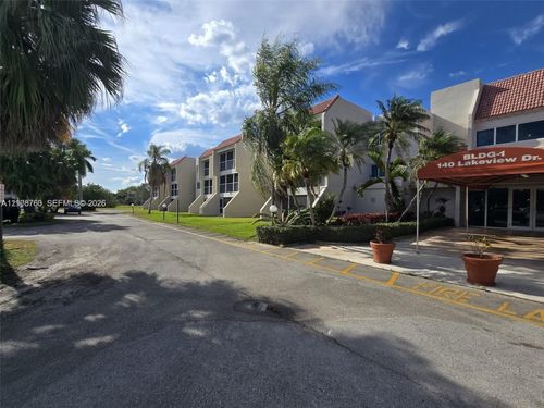 111-140 Lakeview Dr, Weston, FL, 33326-2518 | Card Image