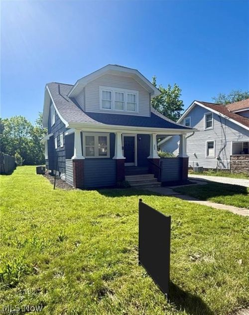 586 Brittain Rd, Akron, OH, 44305-2035 | Card Image
