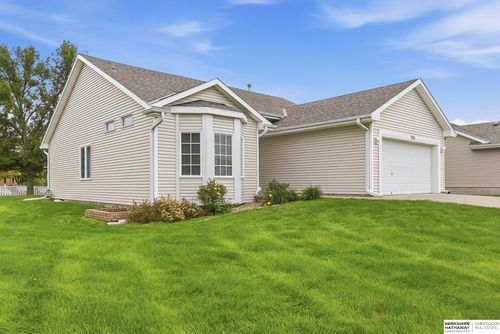 9203 Hillcrest Dr, La Vista, NE, 68128-3200 | Card Image