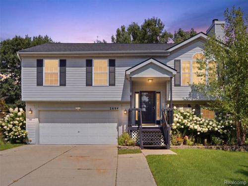 2694 Driftwood Dr, Waterford, MI, 48329-4807 | Card Image