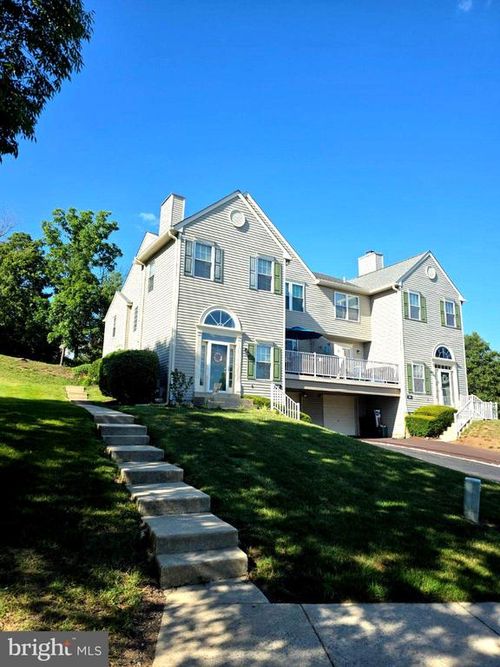 240 Cobblestone Ct, COLLEGEVILLE, PA, 19426-3940 | Card Image