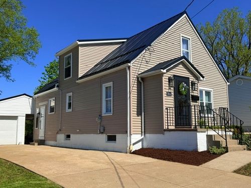 3913 East Ave, Erie, PA, 16504-2351 | Card Image