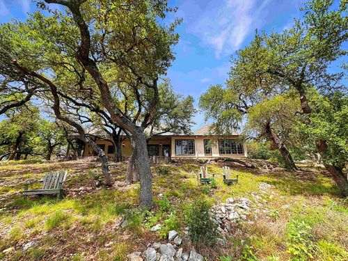 815 Oxen Trl, Fredericksburg, TX, 78624-6844 | Card Image