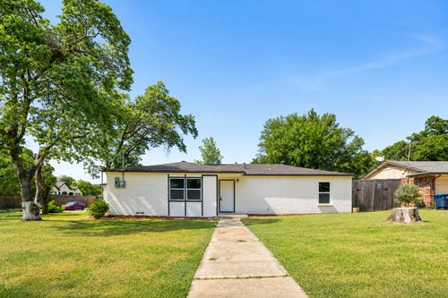 5001 Meadowbrook Dr, Fort Worth, TX, 76103-3422 | Card Image
