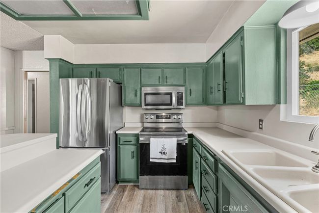 26865 Elizabeth Lake Rd, House other with 2 bedrooms, 2 bathrooms and 2 parking in Lake Hughes CA | Image 22