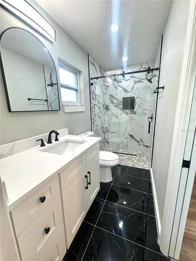 Master Bathroom | Image 9