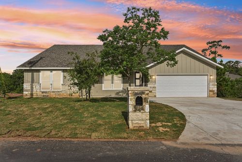 130 Mokalau Dr, Bastrop, TX, 78602-4614 | Card Image