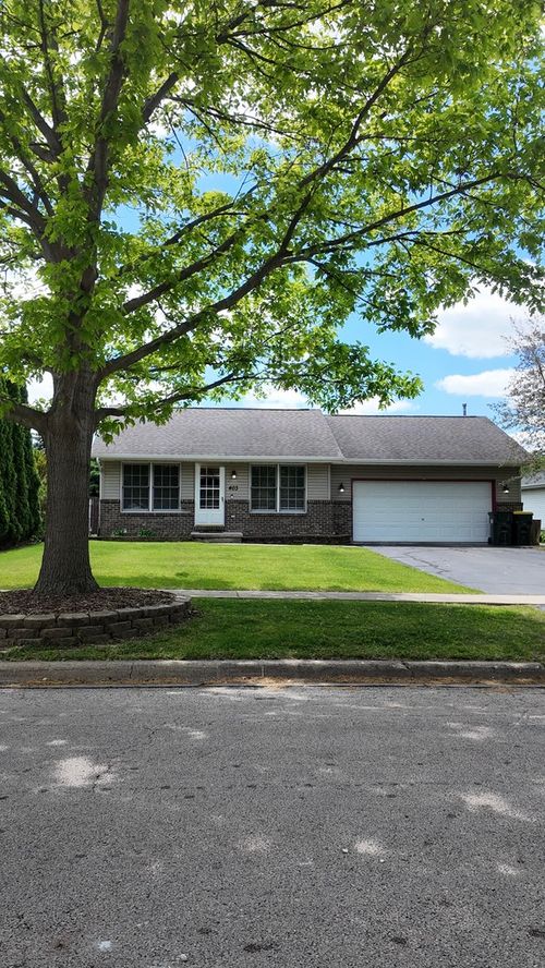 403 Forest View Dr, Genoa, IL, 60135-8179 | Card Image