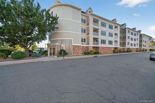 unit-302-3 Cross St, Suffern, NY, 10901-4650 | Card Image