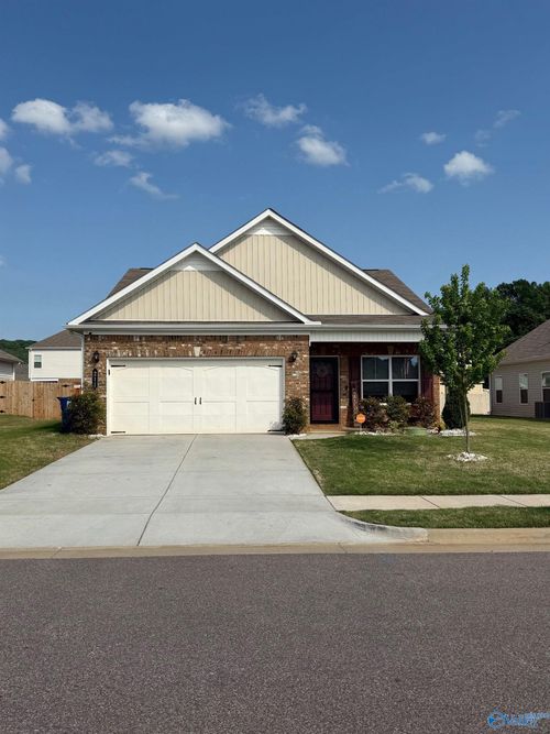 211 Fairbrook Dr, New Market, AL, 35761-4701 | Card Image