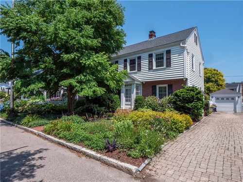 198 Gibbs Ave, Newport, RI, 02840-2815 | Card Image