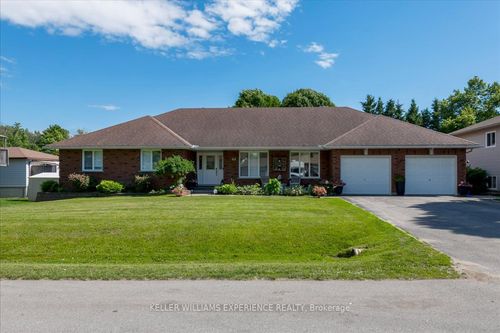 48 Brule St, Penetanguishene, ON, L9M1H2 | Card Image
