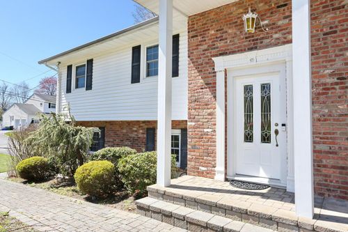 9 Crabapple Ln, Nanuet, NY, 10954-3615 | Card Image