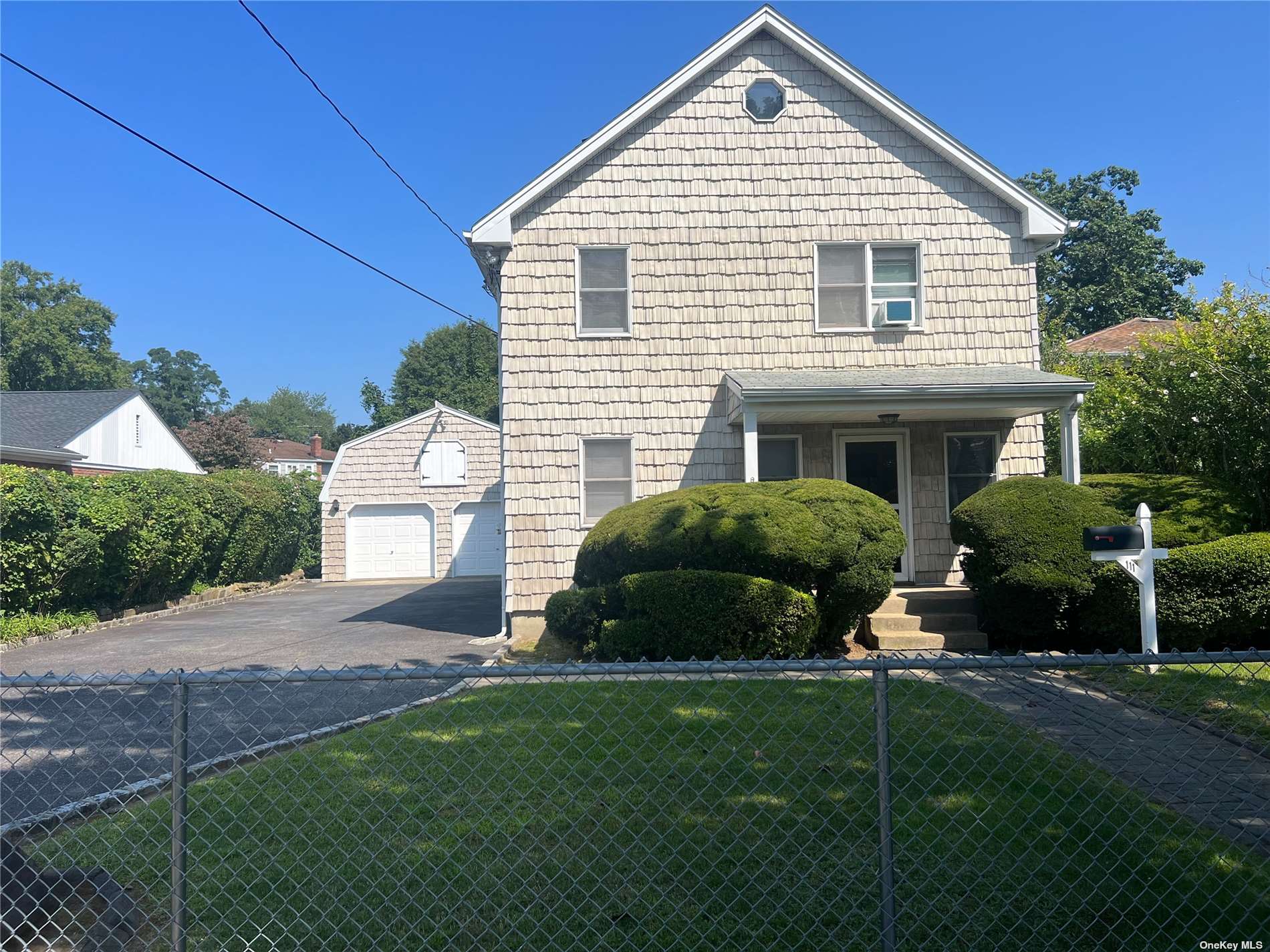 Elm Ave, Glen Cove, NY 11542