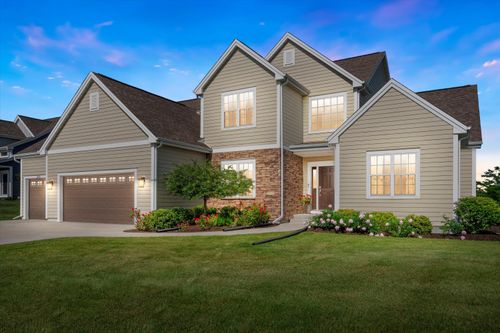 10870 N Spartan Cir, Mequon, WI, 53097-3410 | Card Image