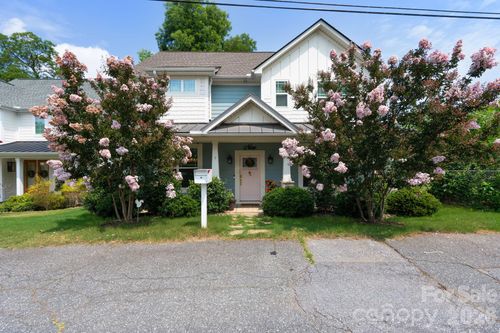 9 Winn St, Greenville, SC, 29601-1443 | Card Image