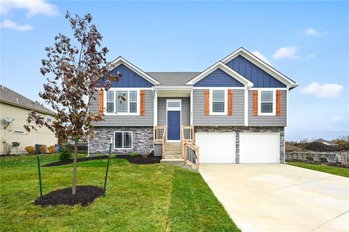 11207 E 207th St, Peculiar, MO, 64078 | Card Image