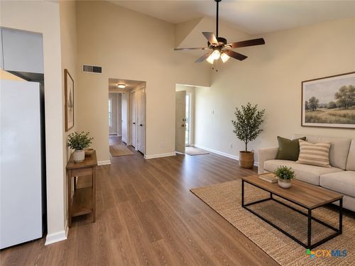903 S Magnolia Ave, Luling, TX, 78648-3500 | Card Image