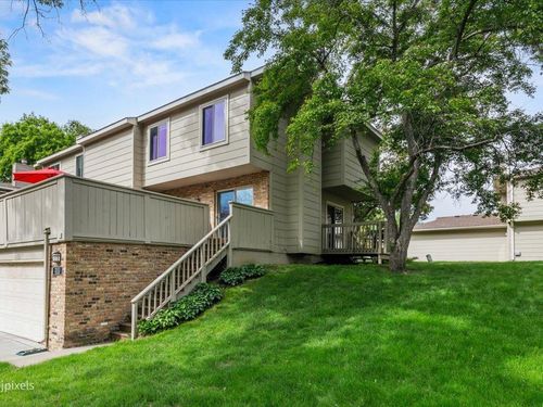 2111 Marquis Rd, Golden Valley, MN, 55427-3143 | Card Image