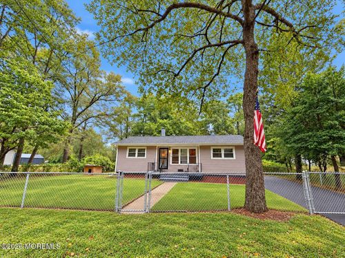 521 Ridgeview Ave, BROWNS MILLS, NJ, 08015-6801 | Card Image