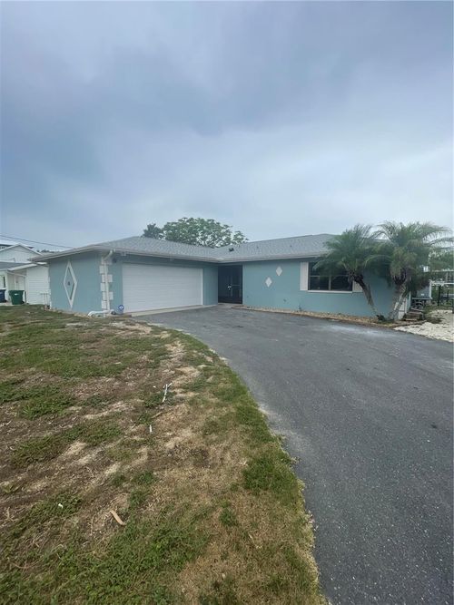 11711 W Bayshore Dr, CRYSTAL RIVER, FL, 34429-9262 | Card Image