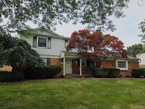 5379 Winchester Dr, Troy, MI, 48085-3281 | Card Image