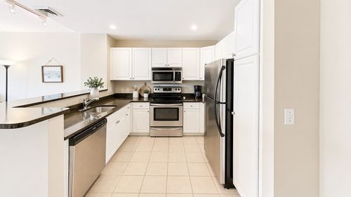 2217-10 Seaport Dr, Quincy, MA, 02171-1586 | Card Image