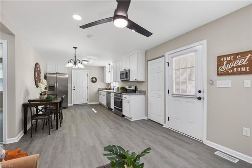 1803 Loudoun Ave, Portsmouth, VA, 23707-4421 | Card Image