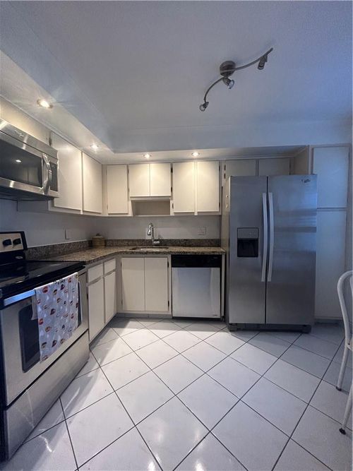 apt-310-3970 Oaks Clubhouse Dr, Pompano Beach, FL, 33069-3611 | Card Image