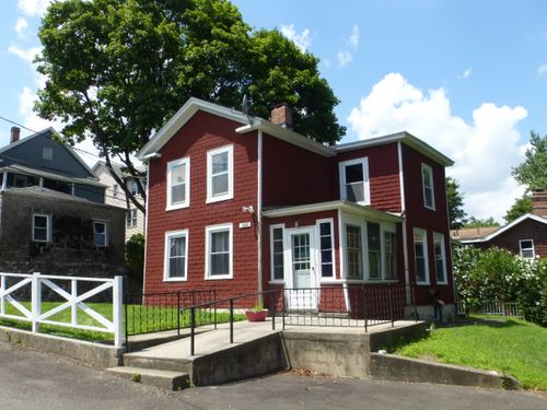 1048 W Main St, Waterbury, CT, 06708-2641 | Card Image