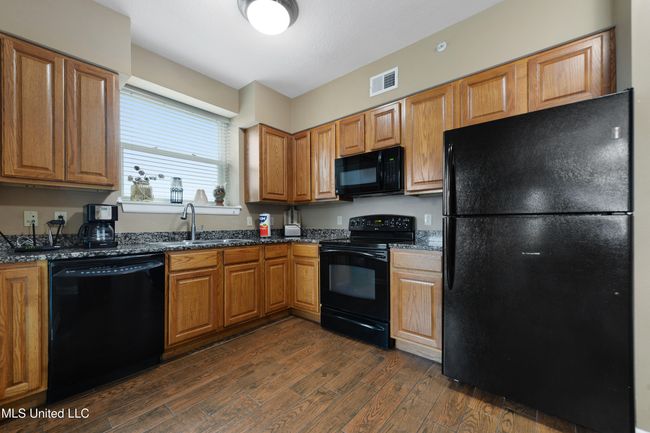 Kitchen | Image 8