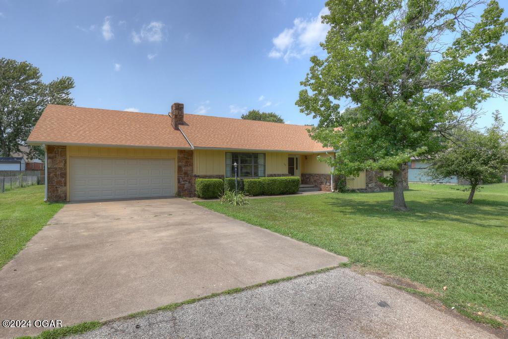 Leonard St, Carl Junction, MO 64834