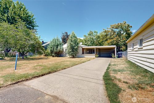735 Ne Spitzenburg St, College Place, WA, 99324-9707 | Card Image