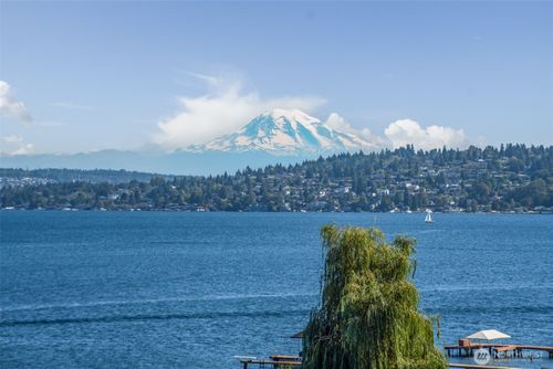 5615 S Willow St, Seattle, WA, 98118-3466 | Card Image