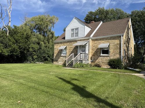 2786 S Moorland Road, New Berlin, WI, 53151 | Card Image