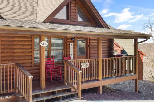 427 Big Bear Way, Pigeon Forge, TN, 37863-6232 | Card Image