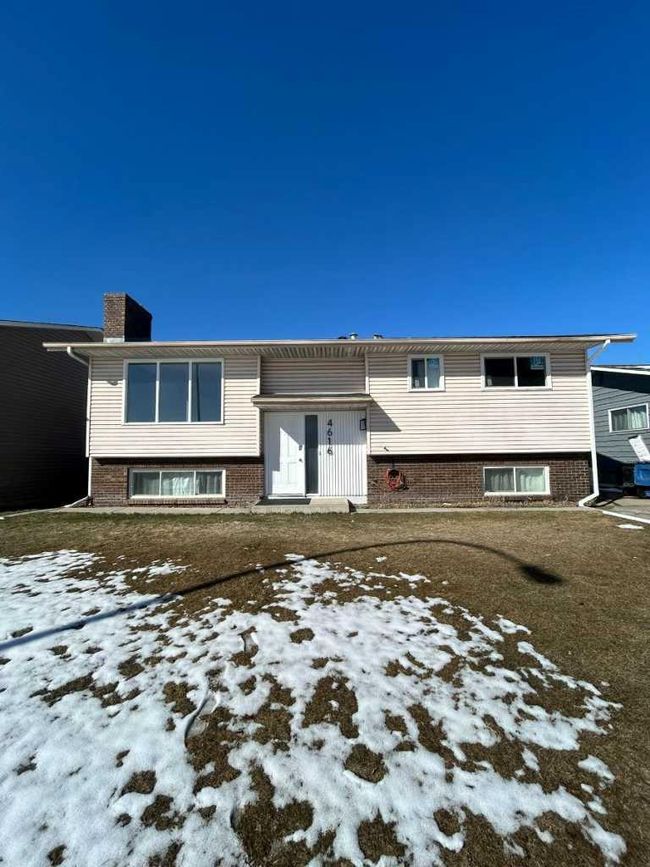 4616 Rundleville Drive Ne, Home with 5 bedrooms, 2 bathrooms and 6 parking in Calgary AB | Image 1