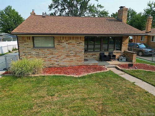 8291 Francine St, Warren, MI, 48093-2834 | Card Image