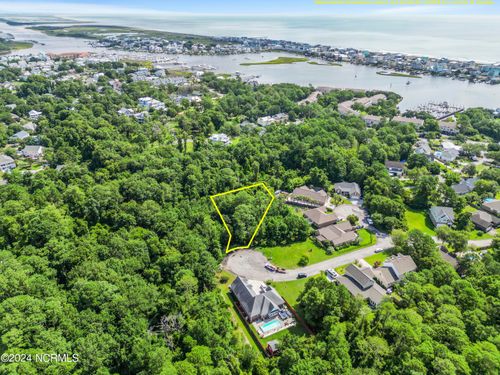 140 Lighthouse Dr, Carolina Beach, NC, 28428-4725 | Card Image