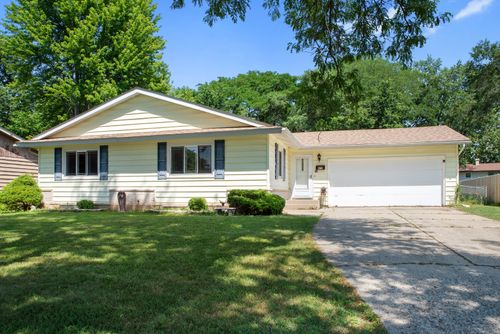 873 Yorkshire Ln, Crystal Lake, IL, 60014-7632 | Card Image