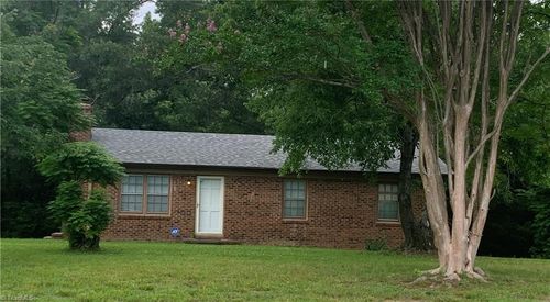 2030 Bishop Rd, Greensboro, NC, 27406-9513 | Card Image