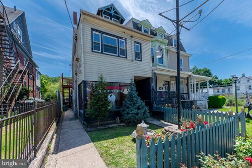2212 Perkiomen Ave, READING, PA, 19606-1830 | Card Image