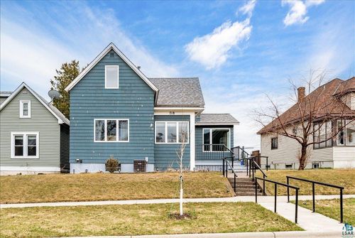 718 6th Ave, Two Harbors, MN, 55616-1439 | Card Image