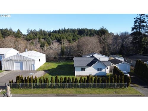 205 N Schoneman Ave, Coos Bay, OR, 97420-3338 | Card Image