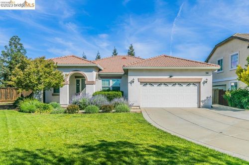 1055 Meadow Brook Ct, Brentwood, CA, 94513-6728 | Card Image